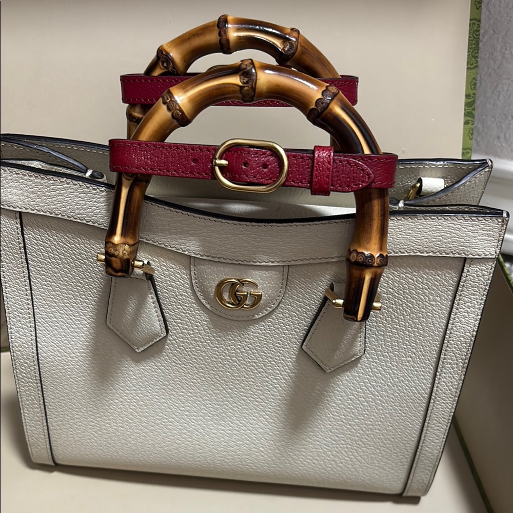 AUTHENTIC GUCCI  Ivory Tote with Bamboo